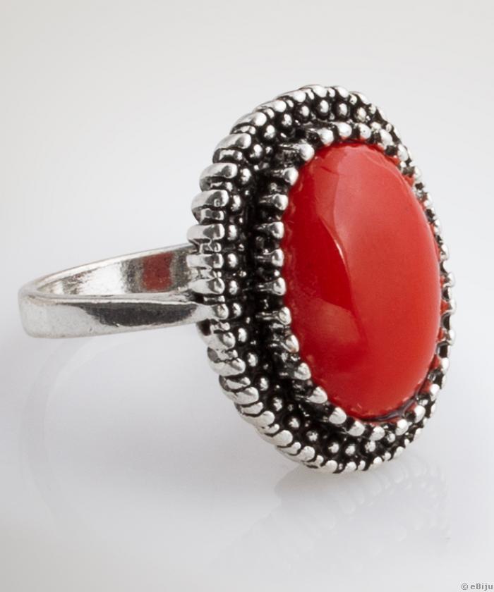 Inel cu piatră roşie şi metal argintiu antichizat, 17 mm