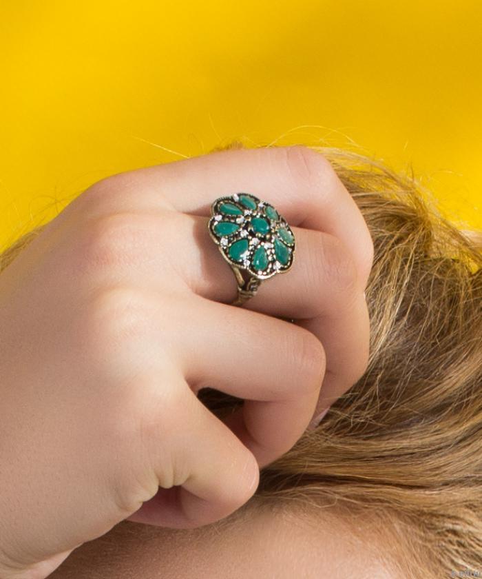Inel floare verde, cu cristale şi metal auriu antichizat, 18 mm