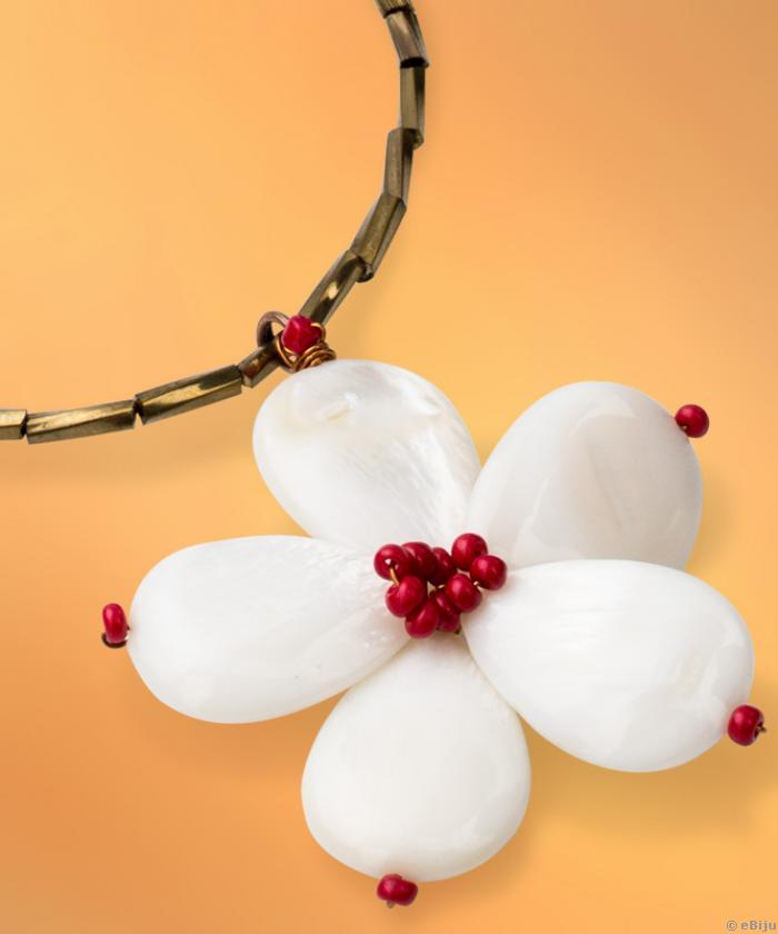 Pandantiv floare din sidef alb și elemente din metal auriu