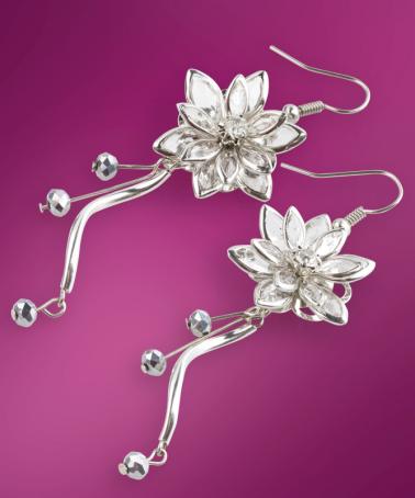 Cercei argintii cu flori din cristale