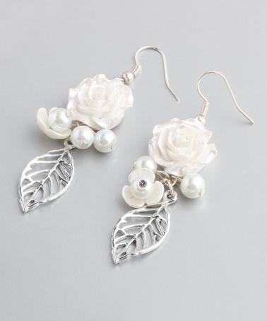 Cercei cu trandafir alb si frunza argintie