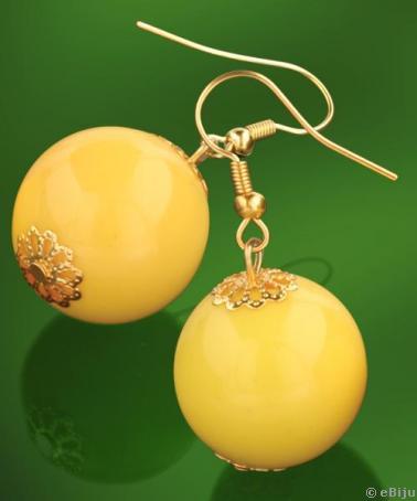 Sárga, szintetikus gyöngyből készült fülbevaló