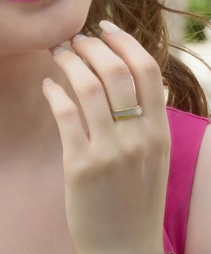 Arany- és ezüstszínű hullám gyűrű