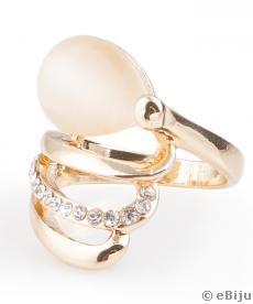 Aranyszínű gyűrű, macskaszem kő fehér kristályokkal