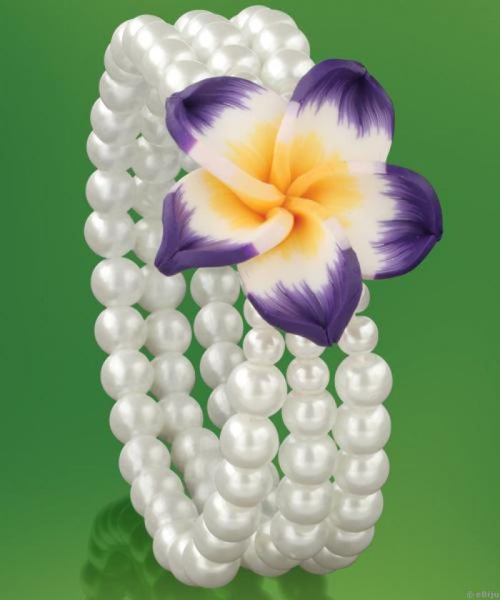 Bratara alba cu floare mov din material fimo si perle de sticla