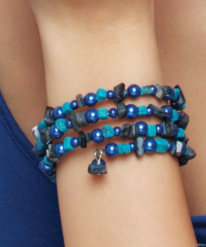 Brăţară albastră din sidef şi howlite, cu perle de sticlă
