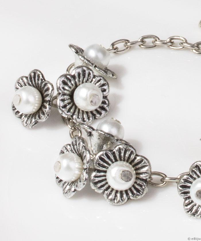 Bratara floricele argintii cu perle de sticla albe