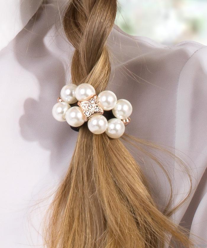 Brăţară-prinzătoare de păr cu perle de sticlă albe