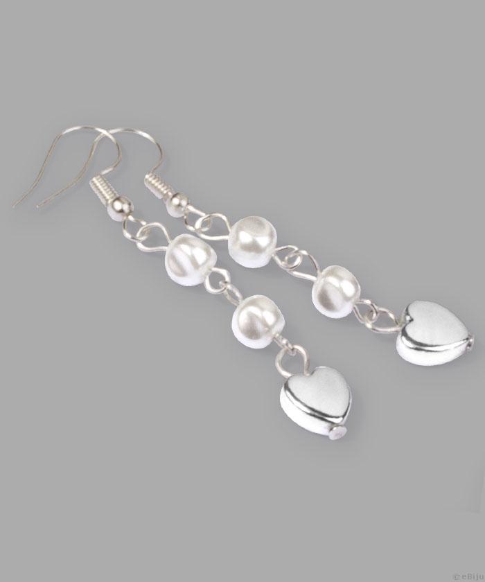 Cercei perle de sticlă albe, cu inimioare