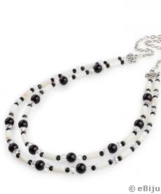Colier alb-negru din sidef, cristale şi perle de sticlă