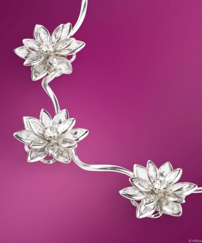 Colier argintiu de mirese cu flori din cristale