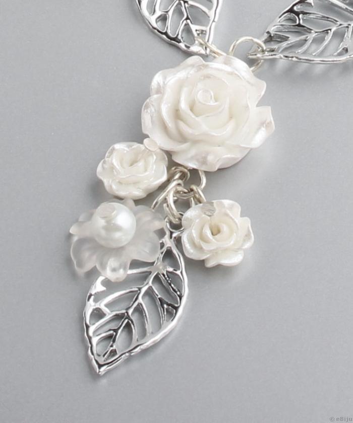 Colier cu flori albe si frunze argintii