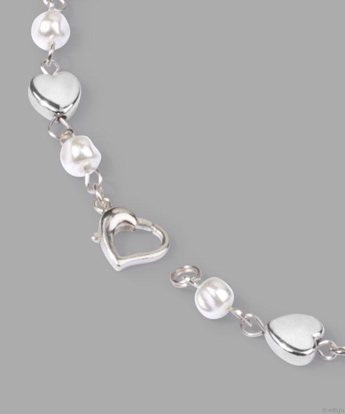 Colier din perle de sticlă albe, cu inimioare
