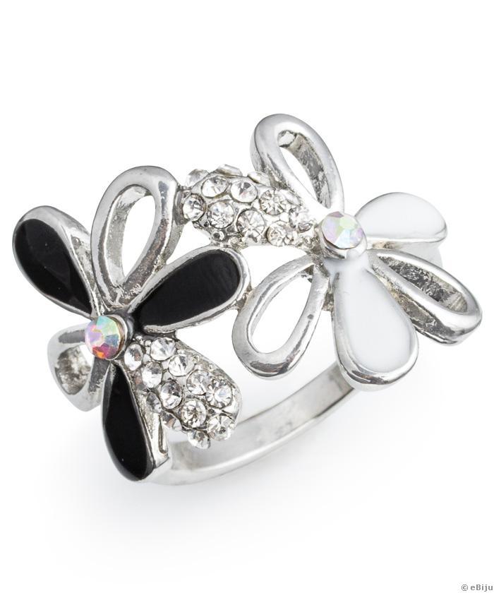 Fehér-fekete virágos gyűrű, lakkozott ezüstszínű fém