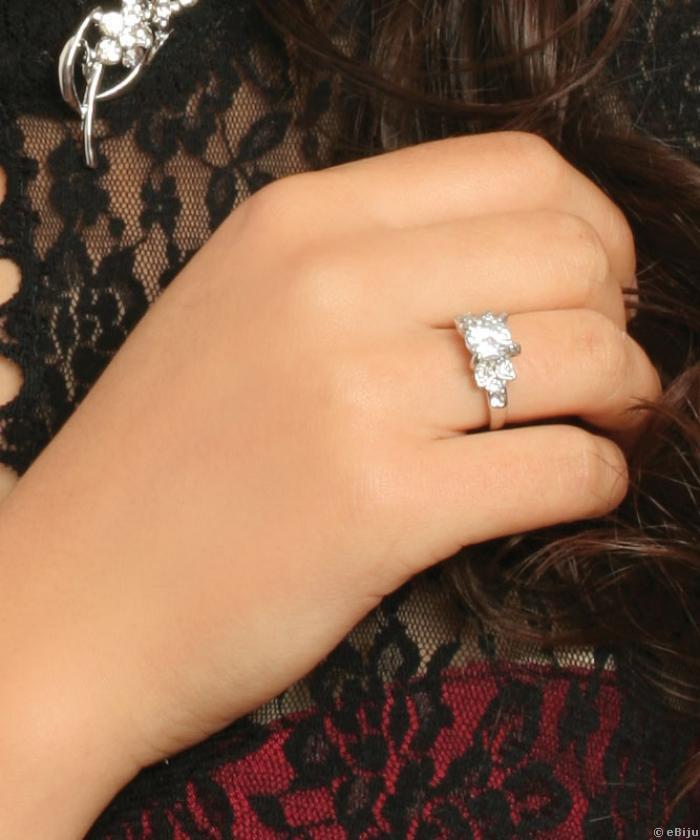 Fehér kristályos jeggyűrű típusú gyűrű