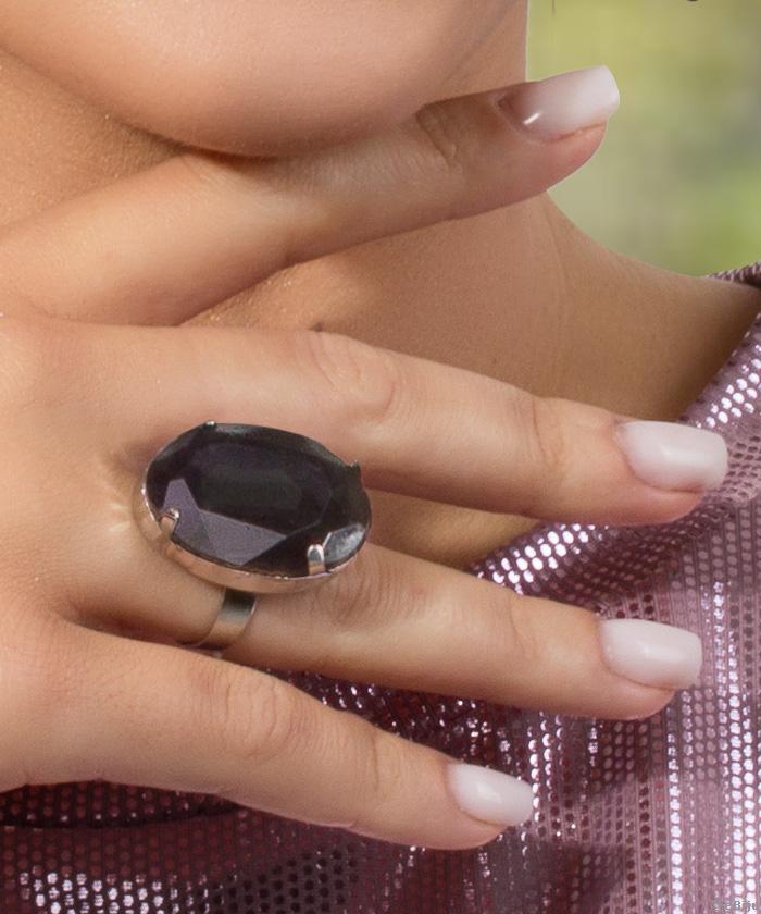 Fekete, ovális szintetikus kristály gyűrű