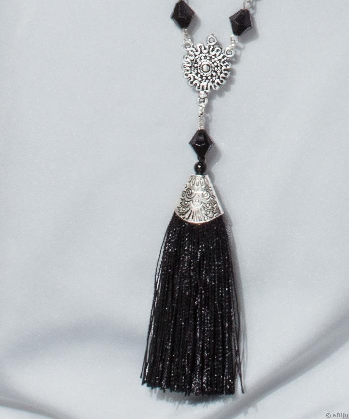 Hosszú nyakék, dekoratív érme forma és fekete rojt medál