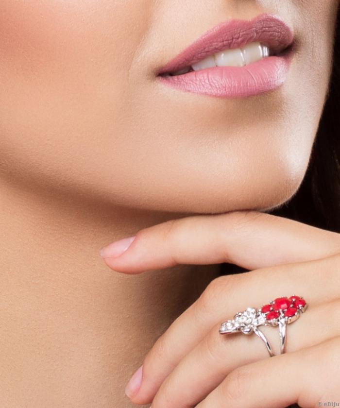 Inel cu floare roşie, fluture din cristale şi metal argintiu, 19 mm