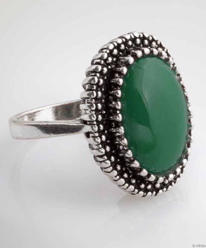 Inel cu piatră verde şi metal argintiu antichizat, 17 mm