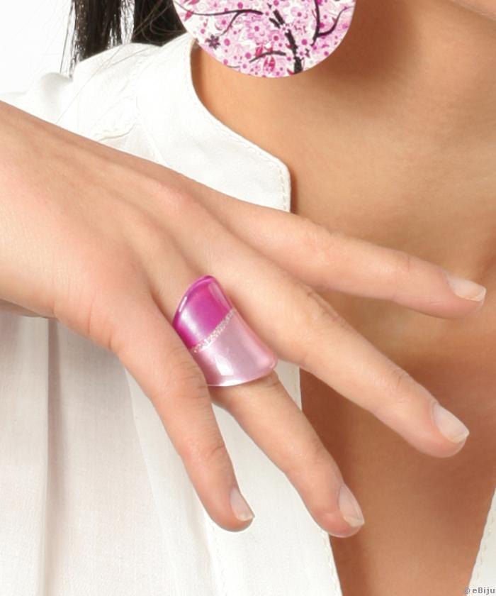 Inel roz cu dunga argintie din material sintetic(marime: 17 mm)
