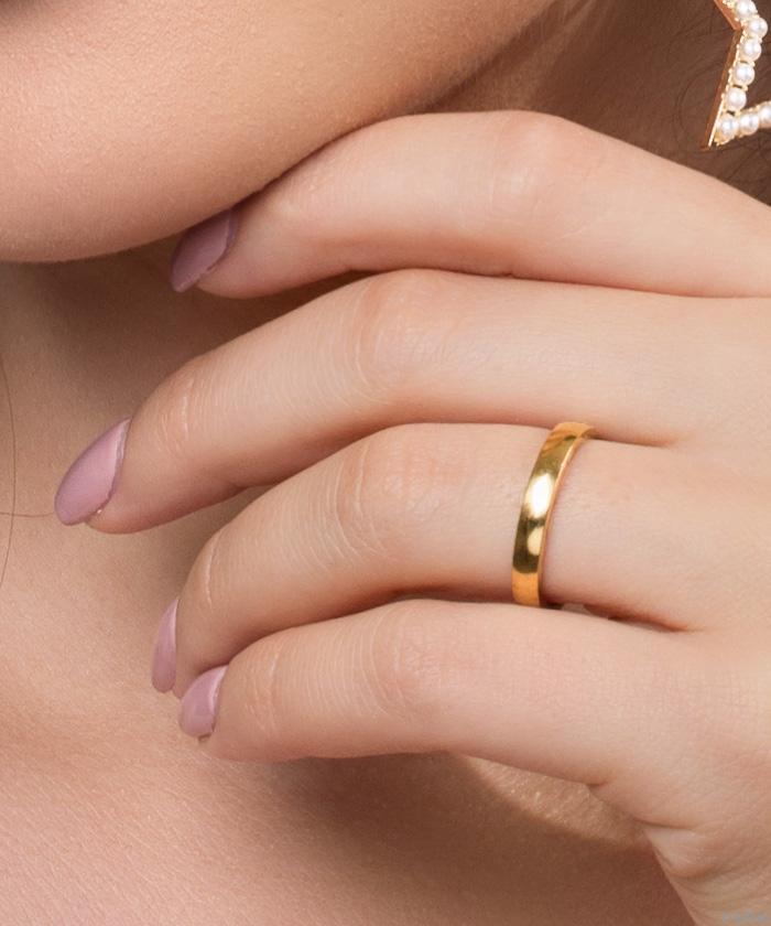 Karikagyűrű típusú uniszex aranyszínű gyűrű