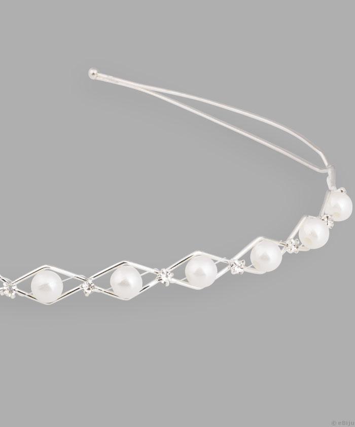 RESIGILAT Cordeluta argintie, model geometric, cu perle si cristale